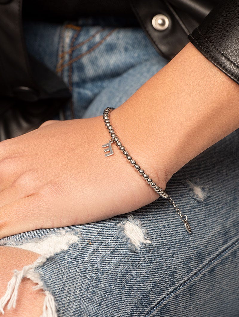 PULSERA DE LETRA PERSONALIZADA EN COLOR PLATA
