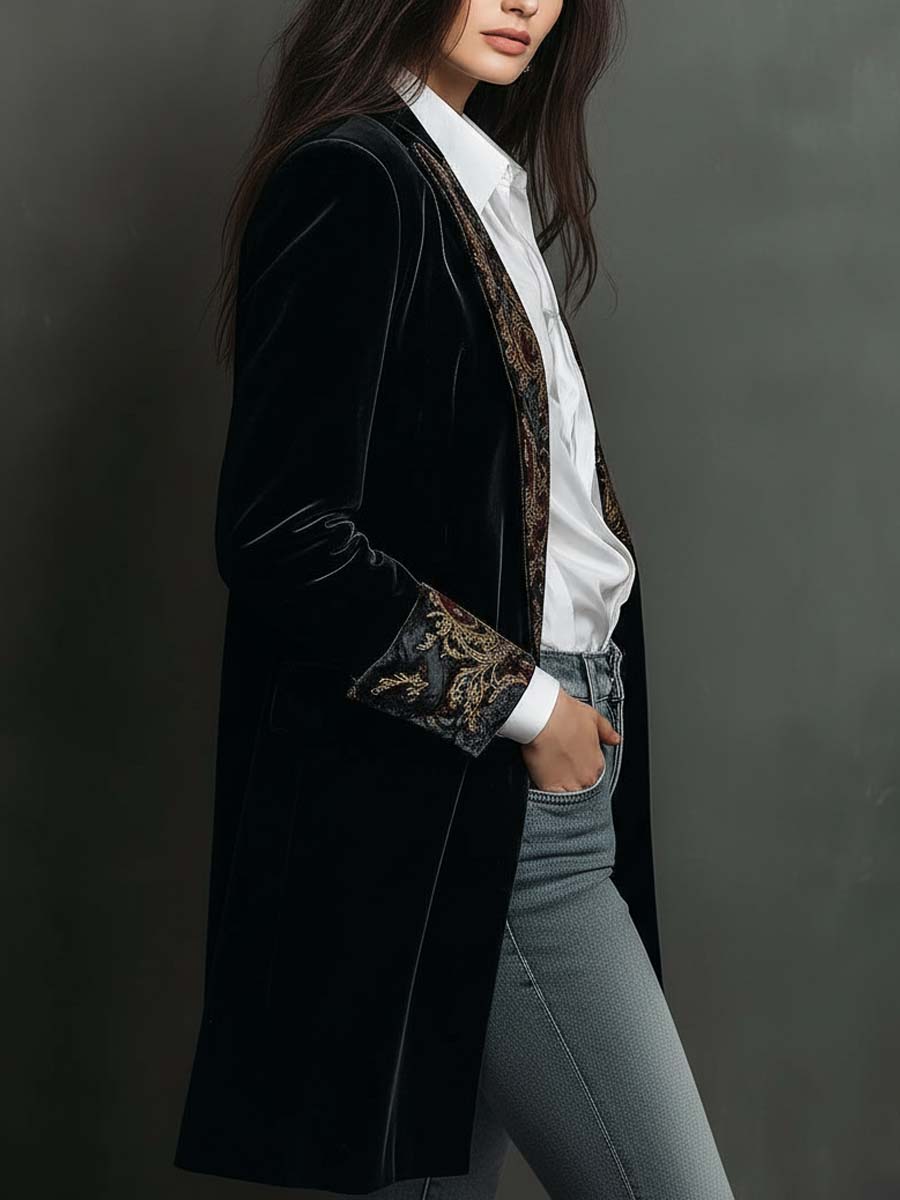 Aurelia - Blazer Negro Entallado con Detalles Barrocos