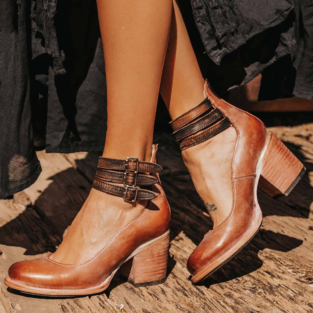Laura - Tacones de Piel Sienna con Triple Hebilla