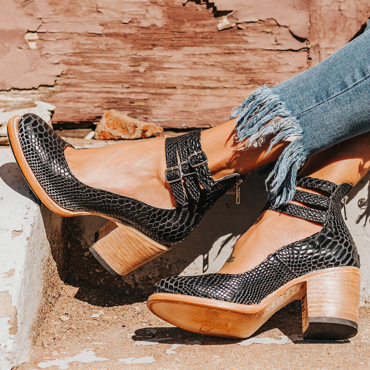 Laura - Tacones de Piel Sienna con Triple Hebilla