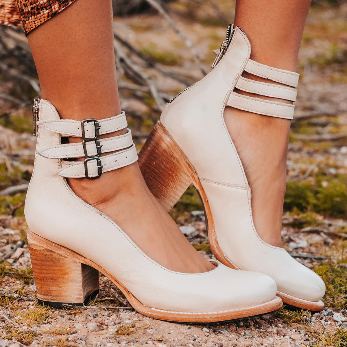 Laura - Tacones de Piel Sienna con Triple Hebilla
