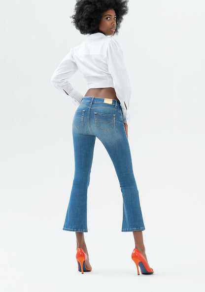 Lucía - Vaqueros Flare Cropped Bella en Denim Stretch