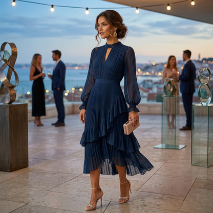 Mariana - Vestido Plisado con Mangas Fluidas y Volantes Asimétricos