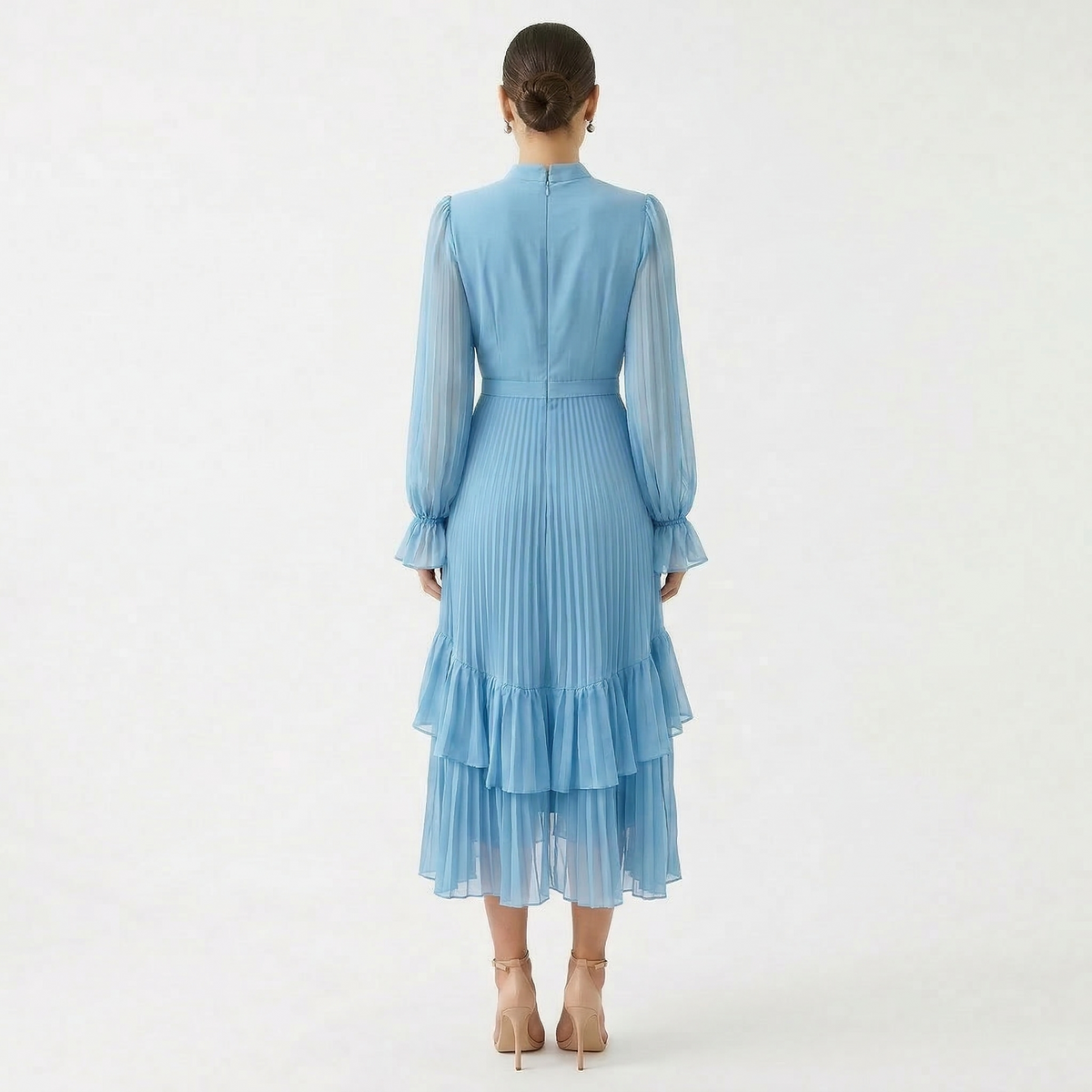 Mariana - Vestido Plisado con Mangas Fluidas y Volantes Asimétricos