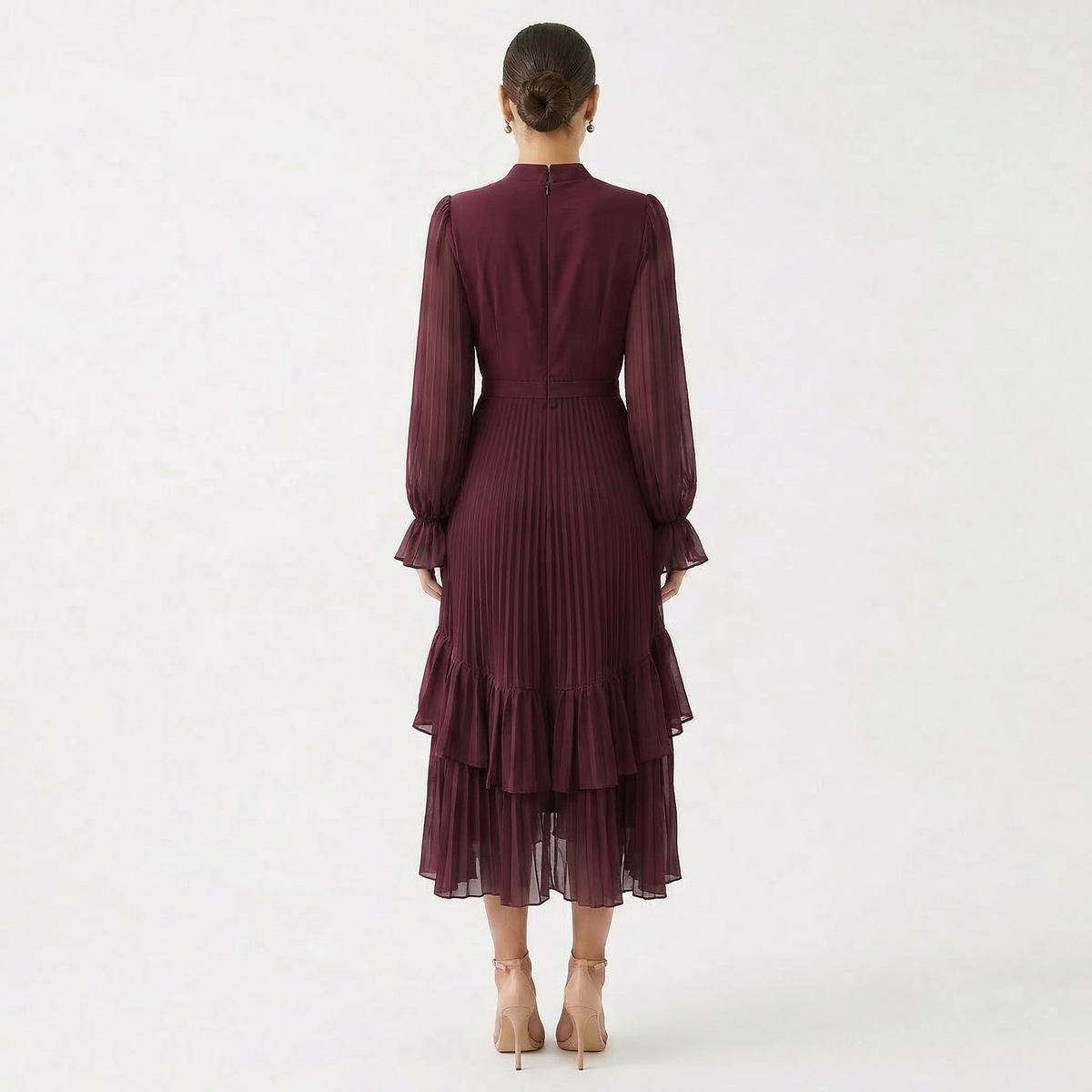 Mariana - Vestido Plisado con Mangas Fluidas y Volantes Asimétricos