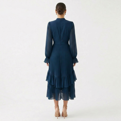Mariana - Vestido Plisado con Mangas Fluidas y Volantes Asimétricos