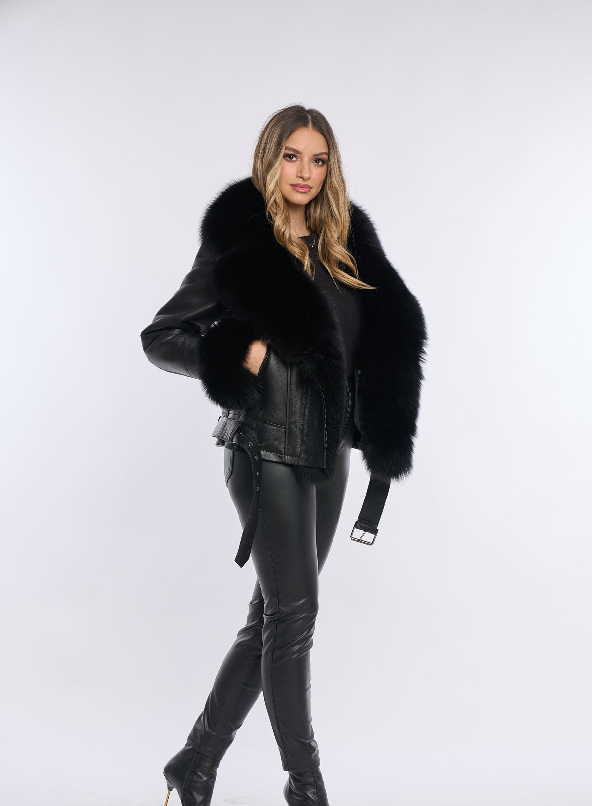 Herminia - Abrigo de Piel de Cordero con Pelo Negro