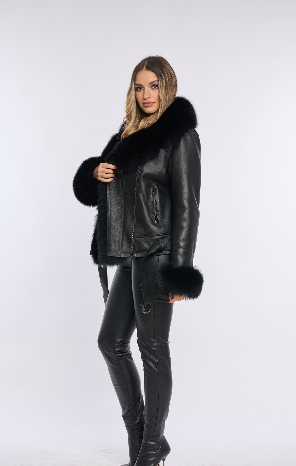Herminia - Abrigo de Piel de Cordero con Pelo Negro