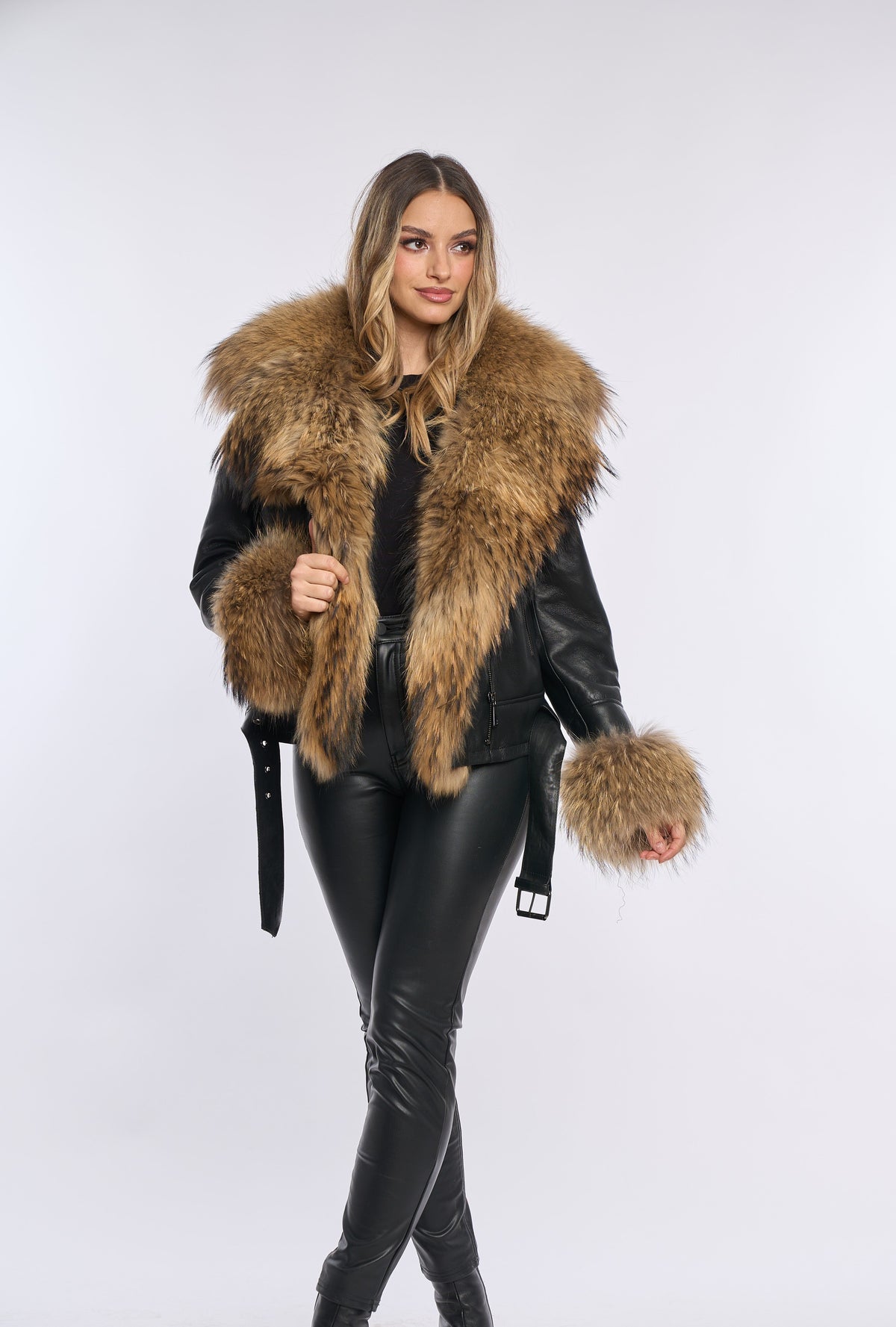 Felisa - Abrigo de Piel de Cordero con Pelo de Mapache