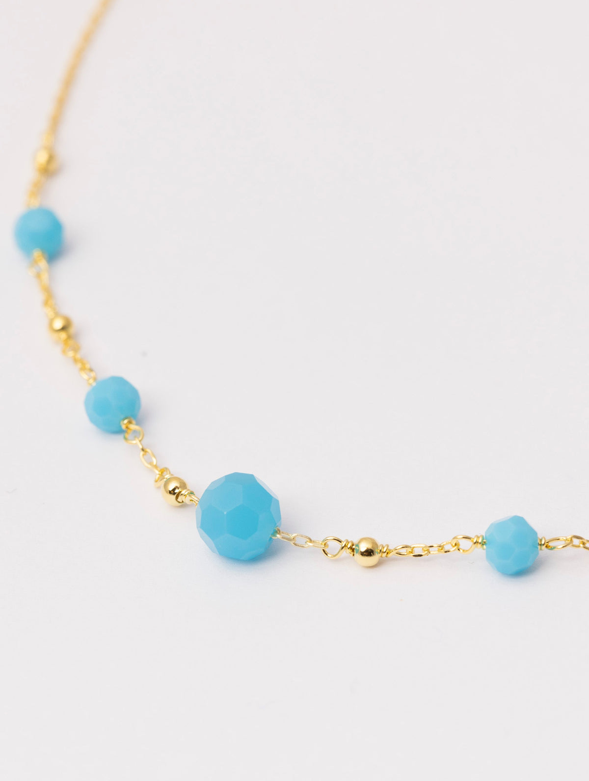 COLLAR ABBEY EN ORO Y PIEDRAS TURQUESA