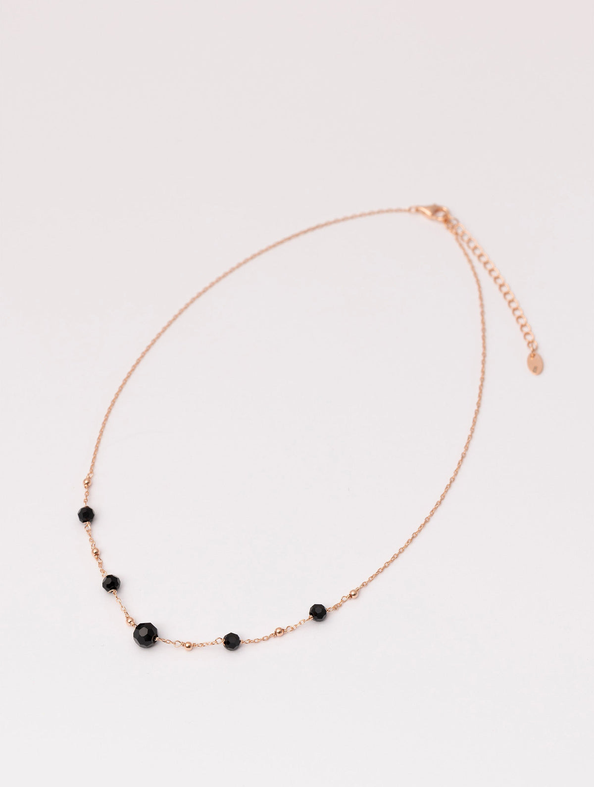 COLLAR ABBEY EN ORO ROSA Y PIEDRAS NEGRAS