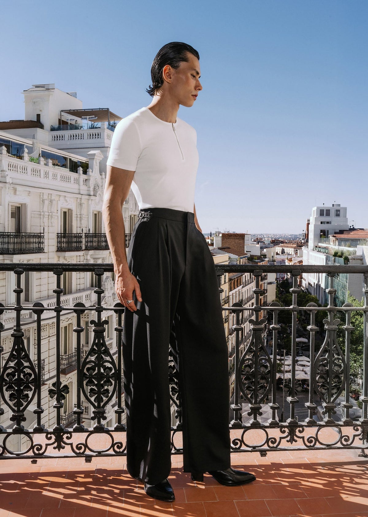 Carlos - Pantalones Negros de Talle Alto con Hebilla Lateral y Pierna Barrel
