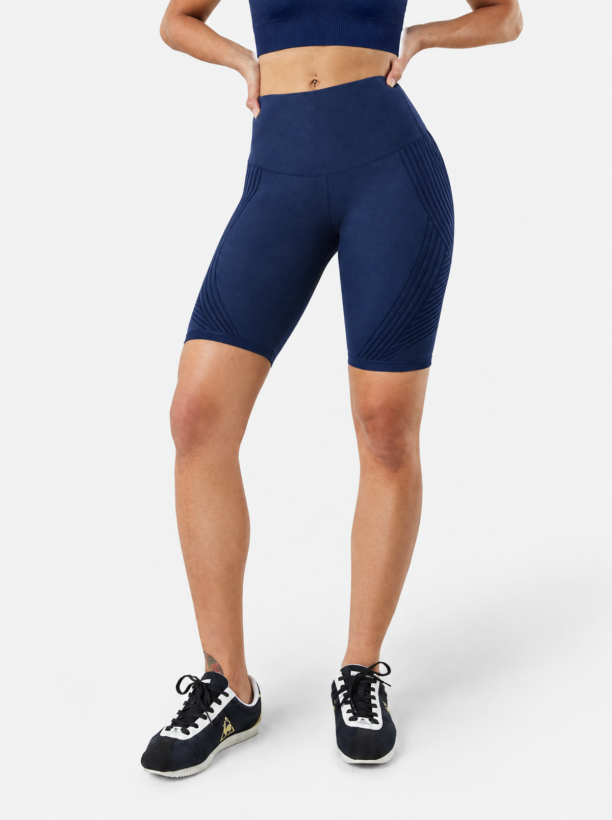 Conjunto deportivo de top y pantalón corto de cintura alta