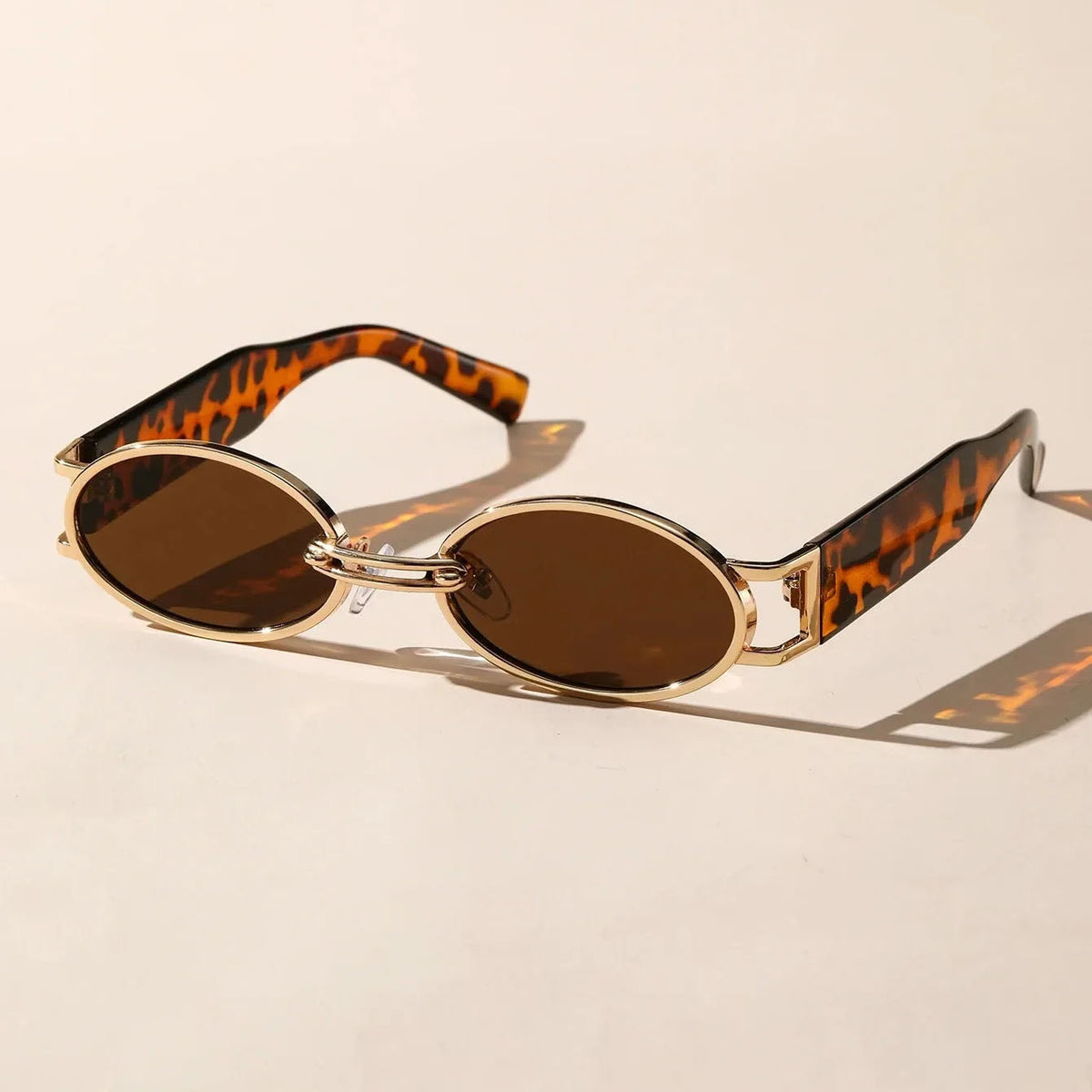 Gema - Gafas de Sol Ovaladas con Puente Dorado
