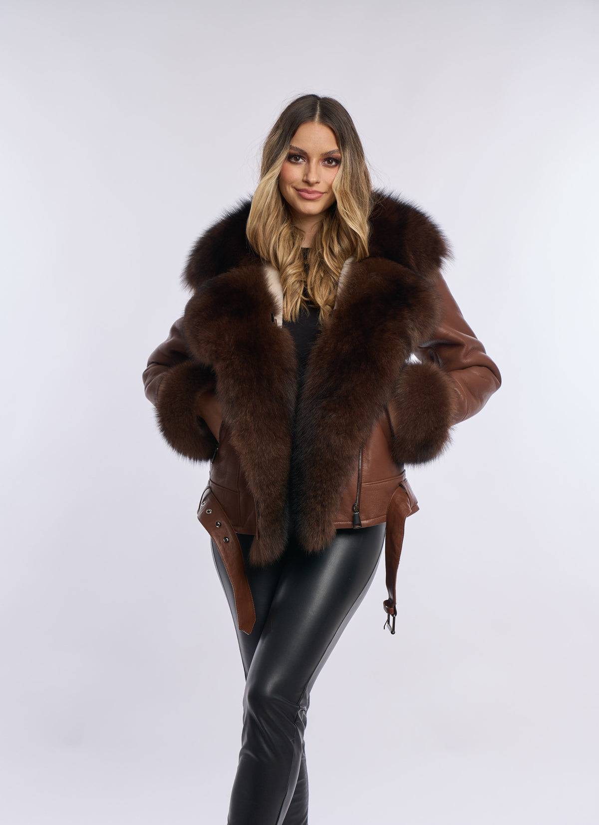 Olivia - Abrigo de Piel de Cordero Marrón con Pelo de Zorro Polar