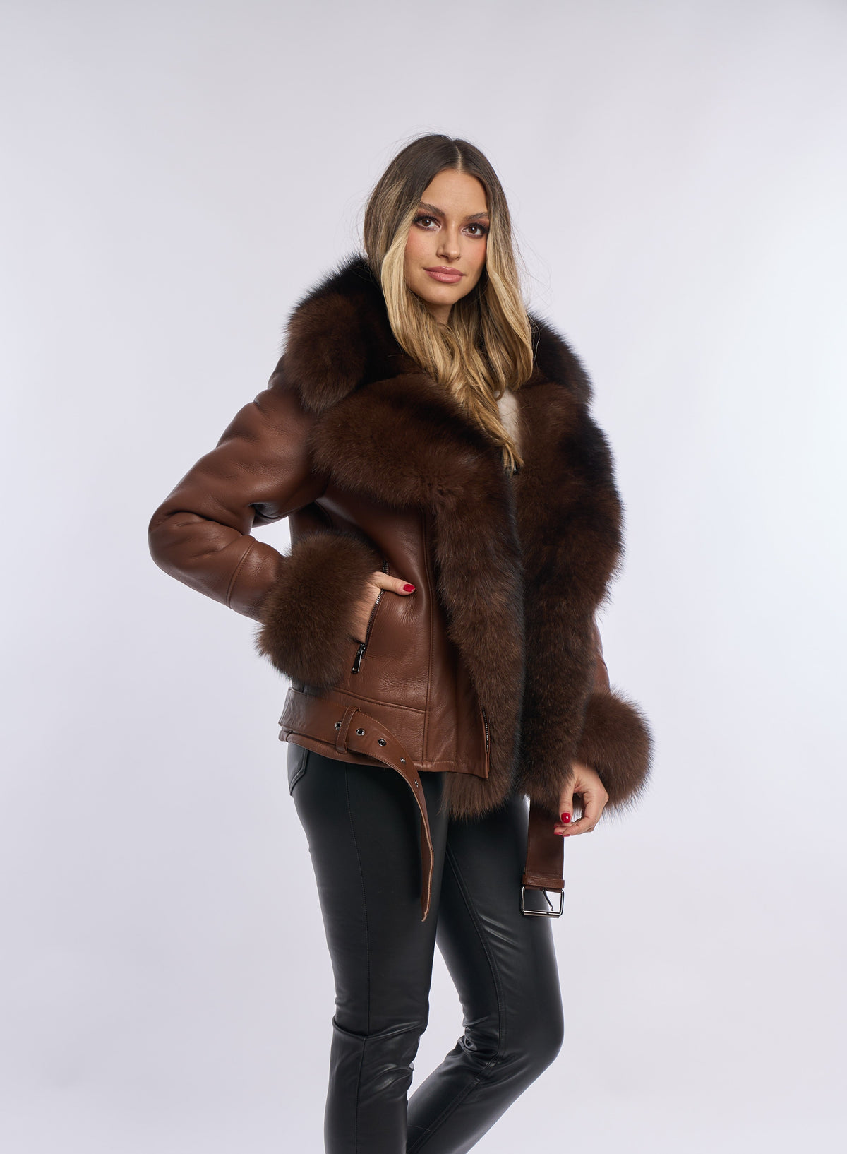 Olivia - Abrigo de Piel de Cordero Marrón con Pelo de Zorro Polar