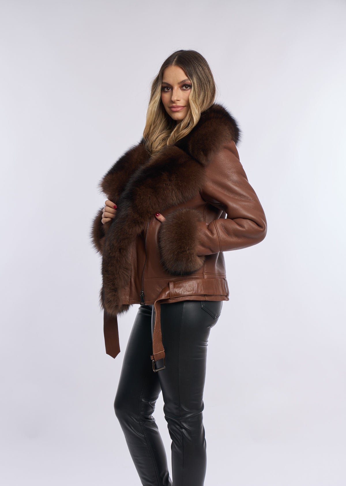Olivia - Abrigo de Piel de Cordero Marrón con Pelo de Zorro Polar